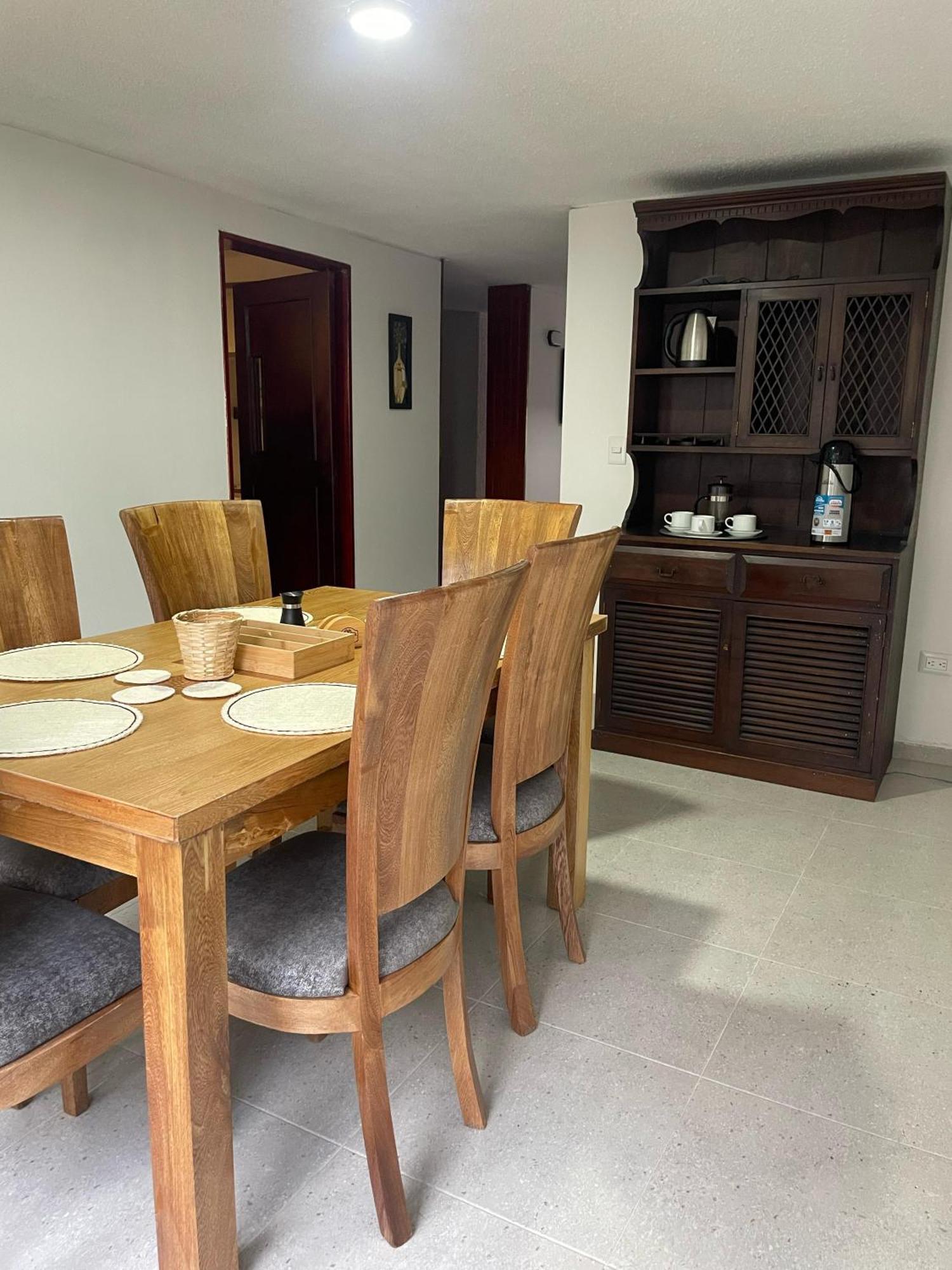 Casa De Huespedes Pontevedra - 1 Cuadruple, Y 2 Dobles, Cerca A La Clinica Shaio, Pontevedra
