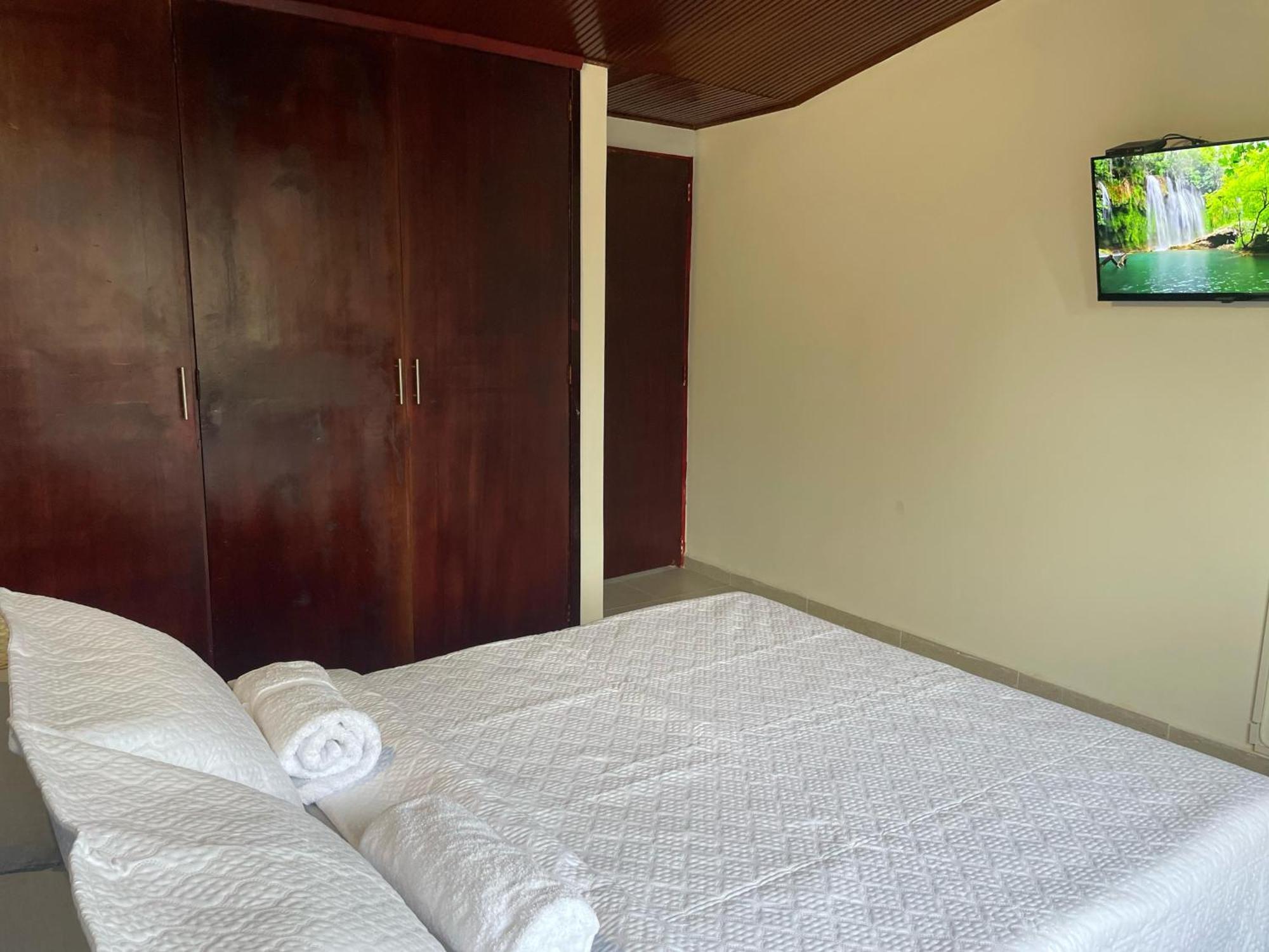 Privatunterkunft Casa De Huespedes Pontevedra - 1 Cuadruple, Y 2 Dobles, Cerca A La Clinica Shaio, Pontevedra *